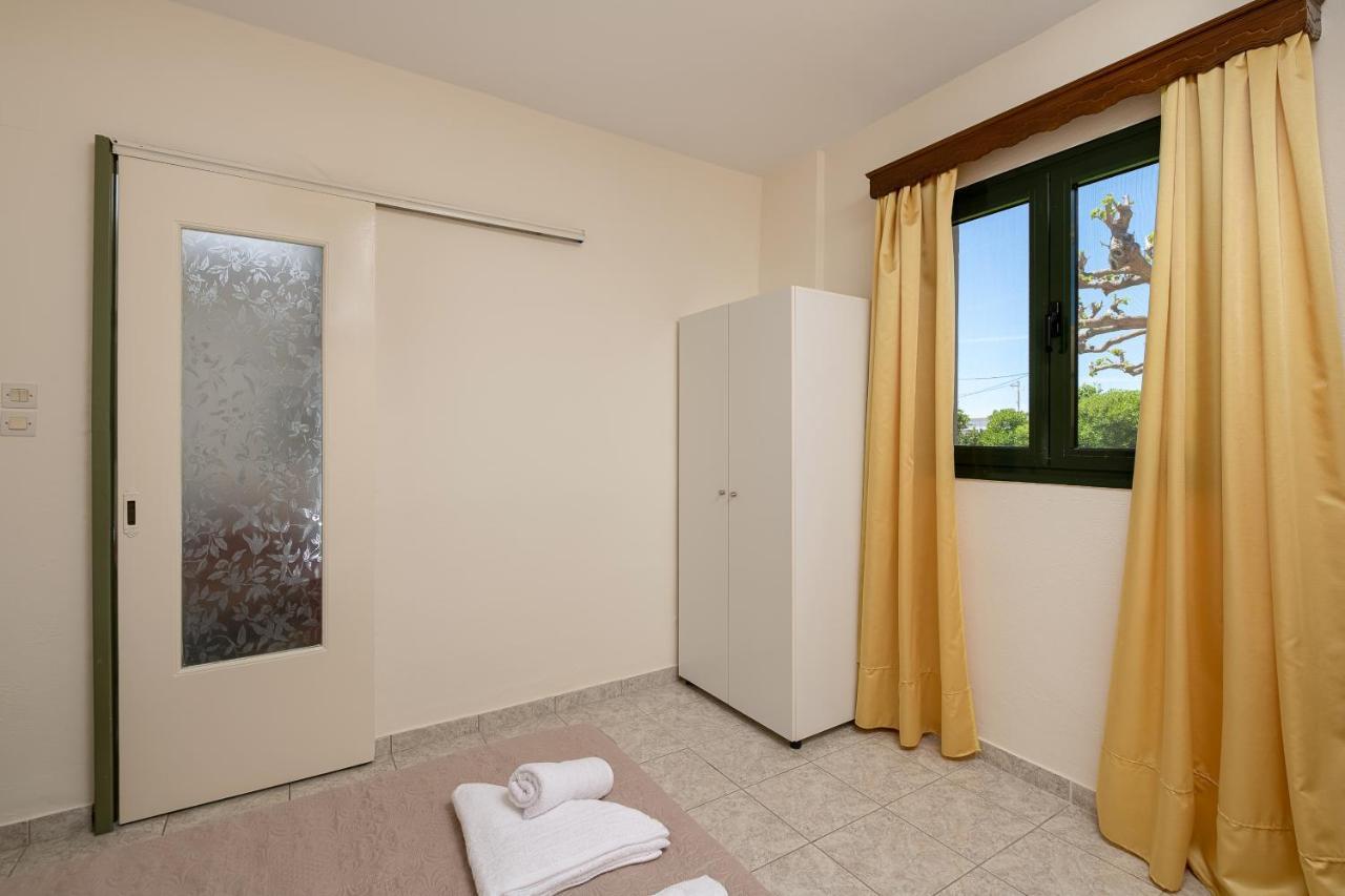 Villa Petrakis Afrathias Garden House à Kalamaki  Extérieur photo