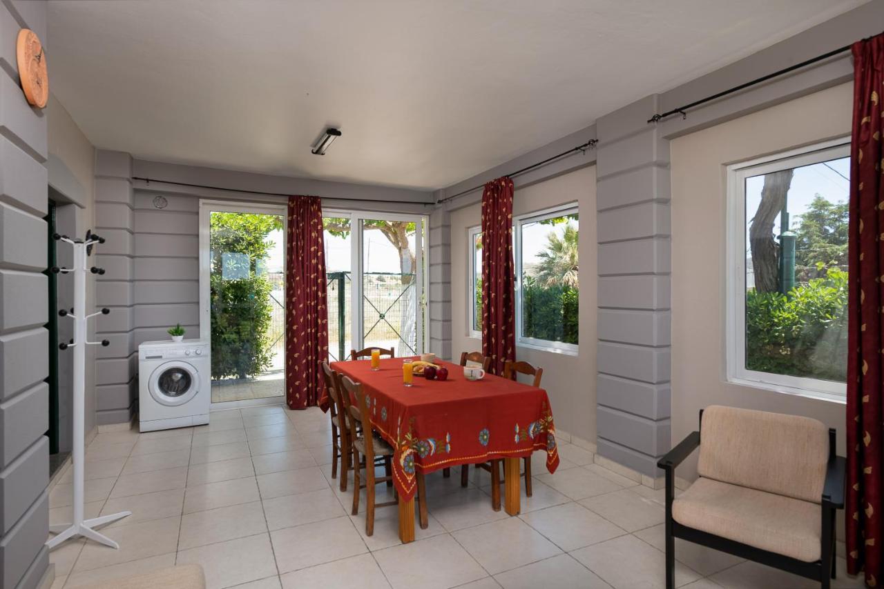 Villa Petrakis Afrathias Garden House à Kalamaki  Extérieur photo