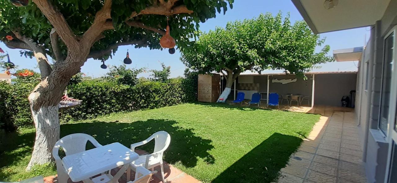 Villa Petrakis Afrathias Garden House à Kalamaki  Extérieur photo